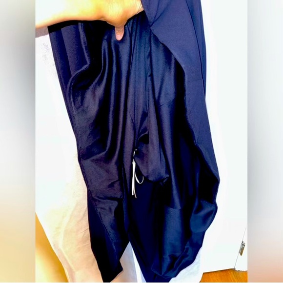 Simply gorgeous, navy blue size 8 evening gown - Picture 4 of 6